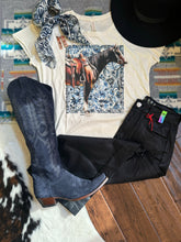 Load image into Gallery viewer, Xoxo art graphic tees