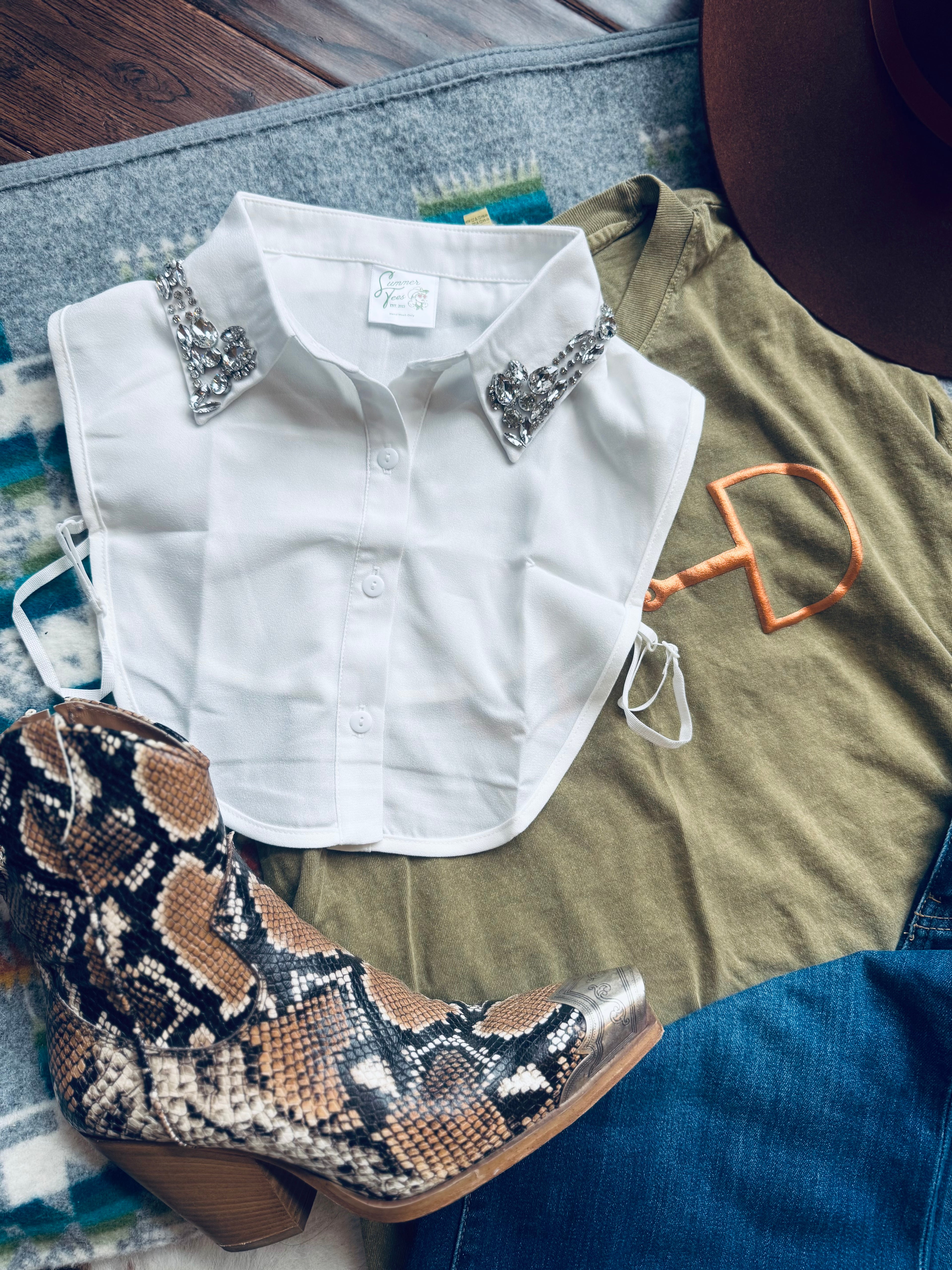 Embellished collar for women