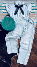 Load image into Gallery viewer, Light denim barrel Jean best seller
