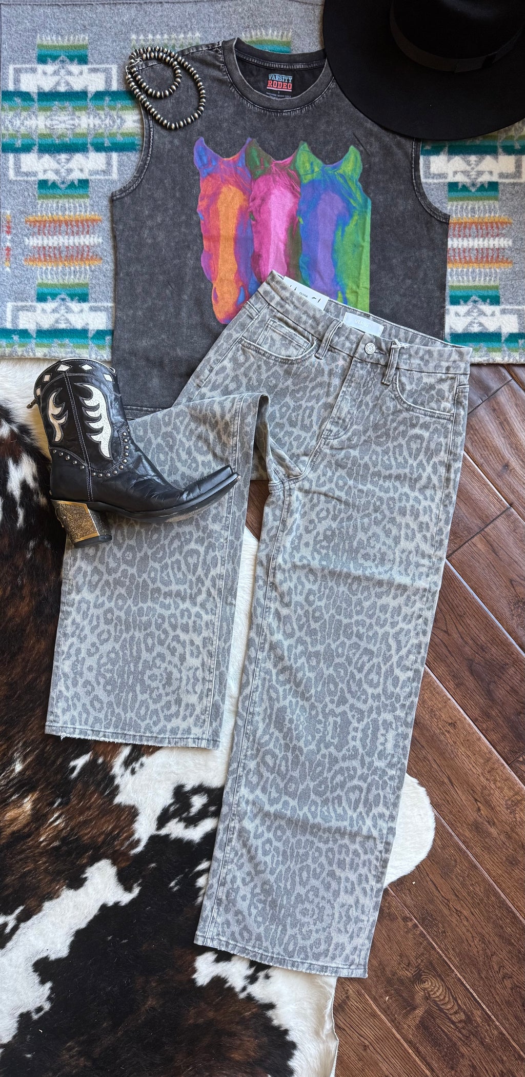 Grey leopard Jean 